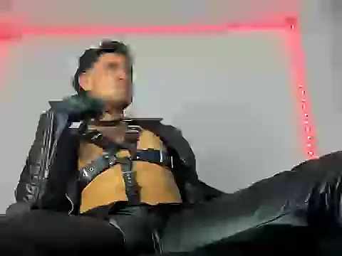 Snapshot of Alexxx_savage chatting on 12/20/25, 02:40 Alexxx savage online show from 12/20/25, 02:40