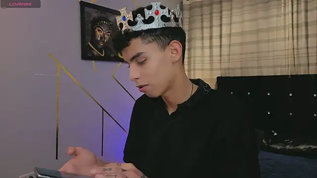 Room 69x online show from 10/22/25, 09:14