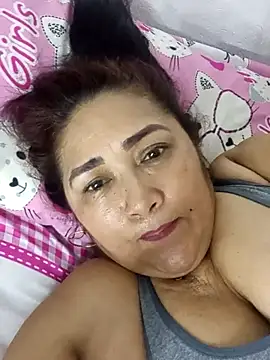 Snapshot of linda_luna29 chatting on 12/23/25, 02:31 linda luna29 online show from 12/23/25, 02:31