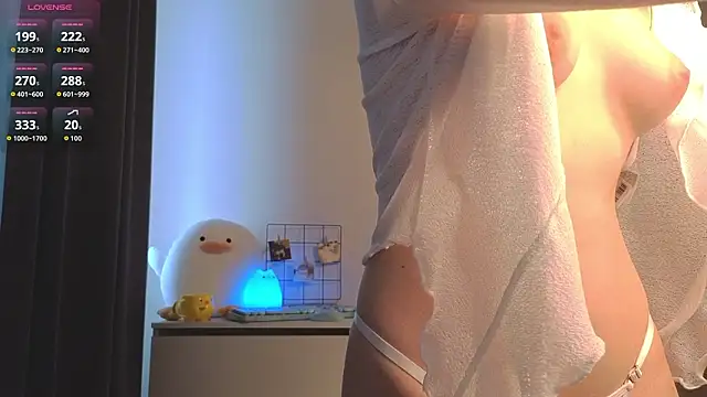 Snapshot of roxydolll chatting on 03/29/26, 02:00 roxydolll online show from 03/29/26, 02:00