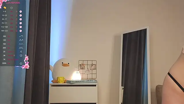 Snapshot of roxydolll chatting on 04/17/26, 02:03 roxydolll online show from 04/17/26, 02:03