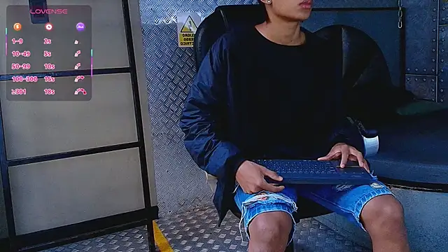 AlanCutee online show from 10/06/25, 11:40