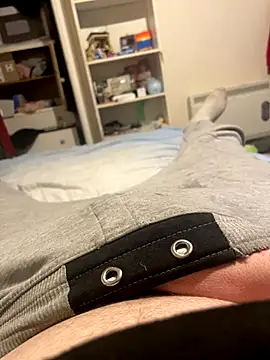 Snapshot of bigdicklad chatting on 12/17/25, 08:48 bigdicklad online show from 12/17/25, 08:48