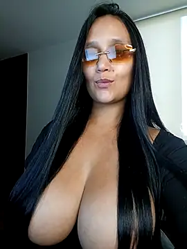 Snapshot of Esmeralda333 chatting on 03/10/26, 08:25 Esmeralda333 online show from 03/10/26, 08:25