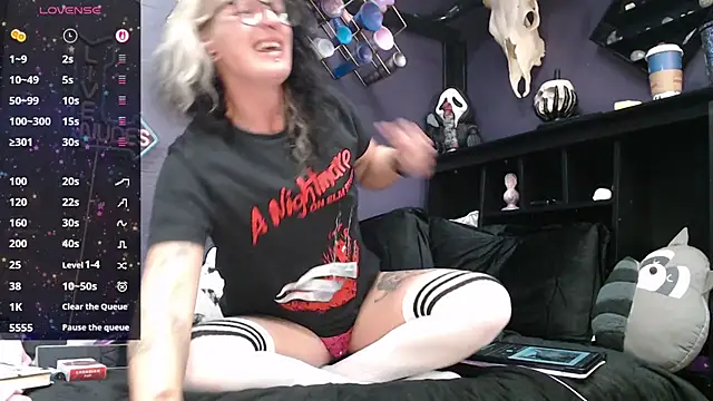 Snapshot of oddywithabody chatting on 11/19/25, 06:57 oddywithabody online show from 11/19/25, 06:57