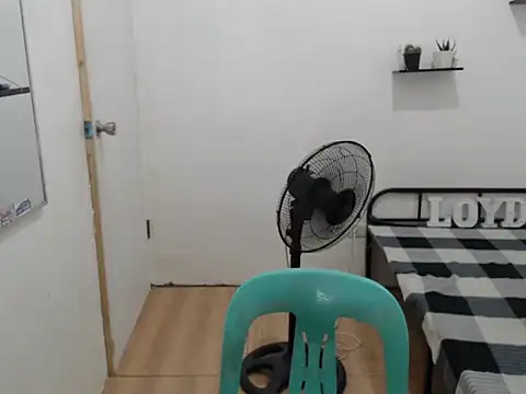 Lloyd wintours online show from 10/24/25, 07:32