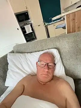 Snapshot of philefc chatting on 03/31/26, 06:36 philefc online show from 03/31/26, 06:36