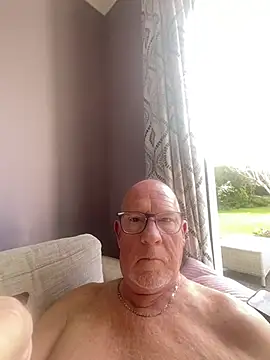 Snapshot of philefc chatting on 04/10/26, 08:30 philefc online show from 04/10/26, 08:30