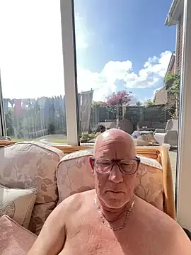 Snapshot of philefc chatting on 04/12/26, 02:11 philefc online show from 04/12/26, 02:11