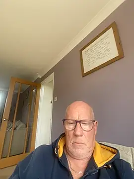 Snapshot of philefc chatting on 04/15/26, 12:12 philefc online show from 04/15/26, 12:12