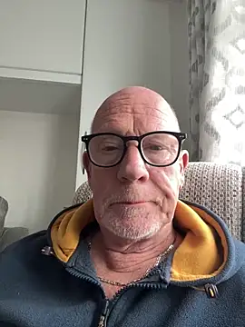 Snapshot of philefc chatting on 04/17/26, 02:53 philefc online show from 04/17/26, 02:53