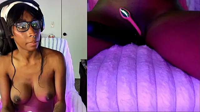 Snapshot of alys_at_college chatting on 10/06/25, 12:35 alys at college online show from 10/06/25, 12:35