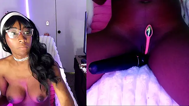 Snapshot of alys_at_college chatting on 10/24/25, 10:44 alys at college online show from 10/24/25, 10:44