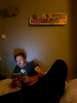 Snapshot of 3615-ULLA chatting on 11/25/25, 09:09 3615-ULLA online show from 11/25/25, 09:09