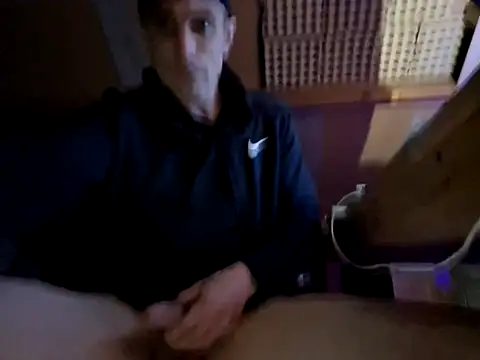 kompiee online show from 10/23/25, 04:01