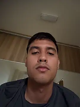 Snapshot of Lucasgonxalex chatting on 07/18/26, 02:32 Lucasgonxalex online show from 07/18/26, 02:32