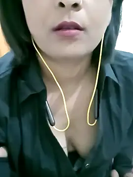 Snapshot of Queen_Kushi4 chatting on 07/17/26, 05:18 Queen Kushi4 online show from 07/17/26, 05:18