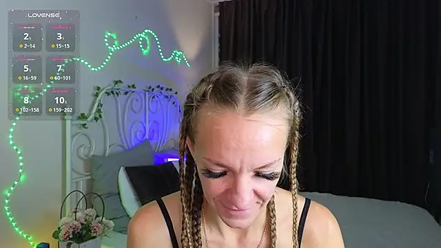 Snapshot of Jesica_mooon chatting on 10/16/25, 01:28 Jesica mooon online show from 10/16/25, 01:28