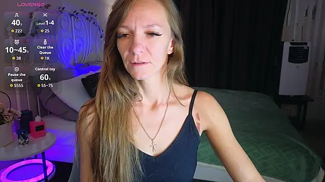 Snapshot of Jesica_mooon chatting on 11/15/25, 01:25 Jesica mooon online show from 11/15/25, 01:25