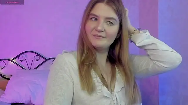 Snapshot of Ruby_Al1en chatting on 12/16/25, 01:21 Ruby Al1en online show from 12/16/25, 01:21