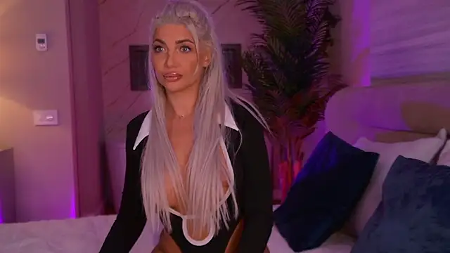 ElsaSinn online show from 09/13/25, 03:17