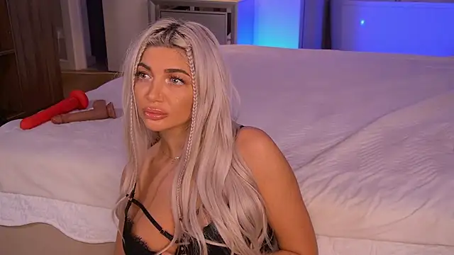 ElsaSinn online show from 10/13/25, 04:01