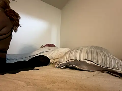 Snapshot of KANDIS864 chatting on 10/22/25, 03:40 KANDIS864 online show from 10/22/25, 03:40