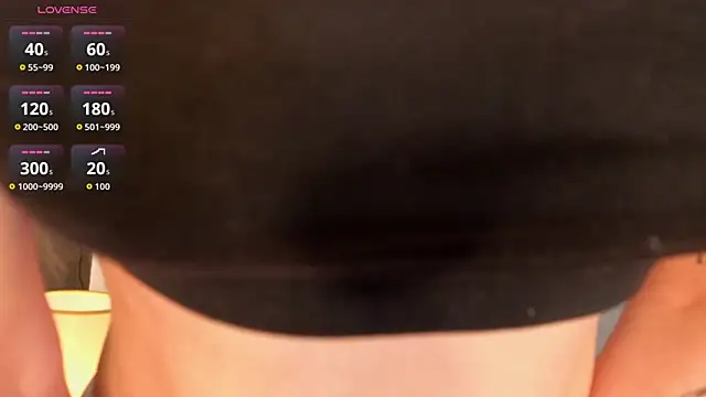 Snapshot of thelittlecowgirl chatting on 04/23/26, 08:55 thelittlecowgirl online show from 04/23/26, 08:55