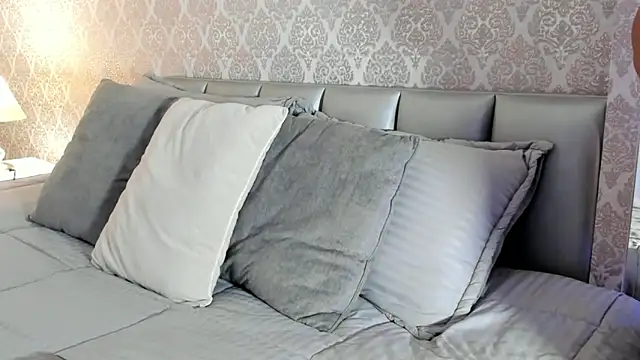 BellaNixs online show from 12/01/25, 03:33