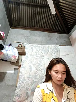 ur hotsiren online show from 11/04/25, 03:44