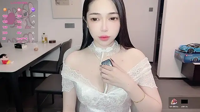 Snapshot of Scarlett-bb chatting on 10/17/25, 08:22 Scarlett-bb online show from 10/17/25, 08:22