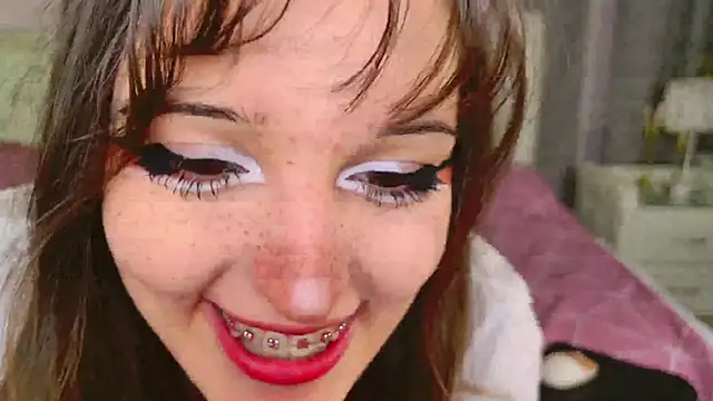 Snapshot of kamila_blush chatting on 10/23/25, 11:03 kamila blush online show from 10/23/25, 11:03