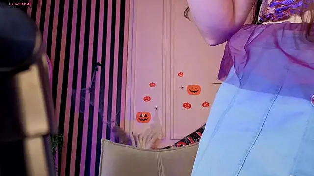 Snapshot of kamila_blush chatting on 10/31/25, 11:39 kamila blush online show from 10/31/25, 11:39