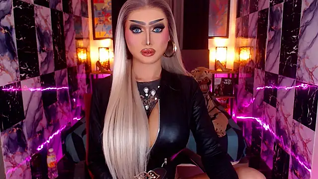 Snapshot of IndestructibleLily chatting on 12/04/25, 01:26 IndestructibleLily online show from 12/04/25, 01:26