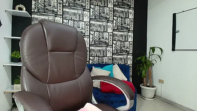 Mia Morelli  online show from 09/28/25, 04:18