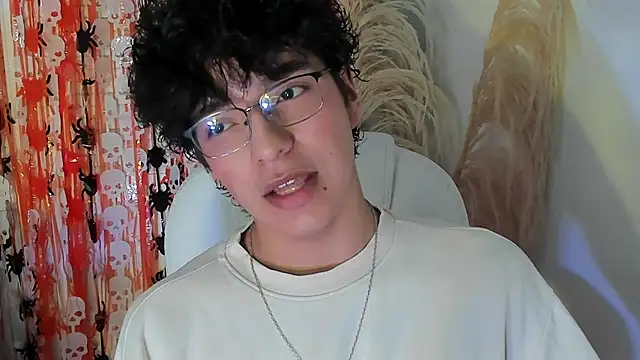 miilo wolf online show from 10/10/25, 11:42