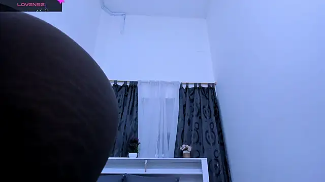 Mistt Mia online show from 02/06/26, 05:49