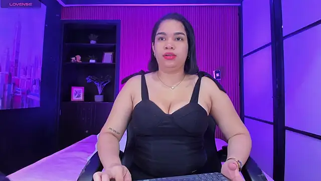 Snapshot of SamaraAnders_ chatting on 06/16/26, 05:32 SamaraAnders online show from 06/16/26, 05:32