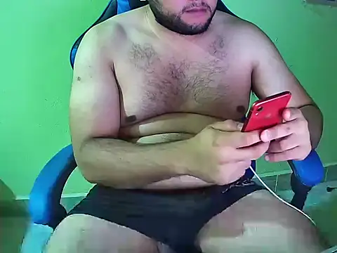 Snapshot of Bearmexicano69 chatting on 09/16/25, 04:24 Bearmexicano69 online show from 09/16/25, 04:24