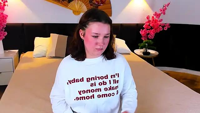 Snapshot of JaneByrd chatting on 10/04/25, 03:32 JaneByrd online show from 10/04/25, 03:32