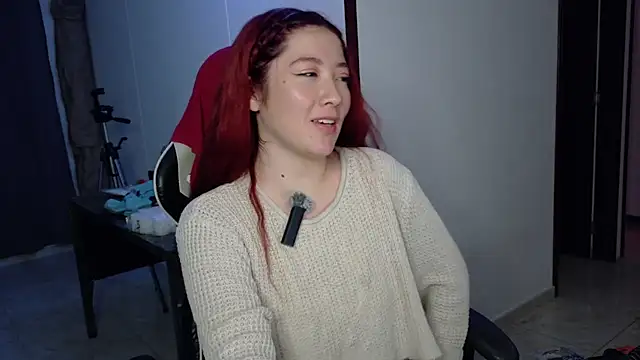 lunnaa  online show from 10/23/25, 02:55