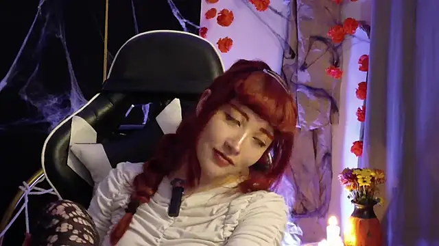 lunnaa  online show from 10/29/25, 04:59