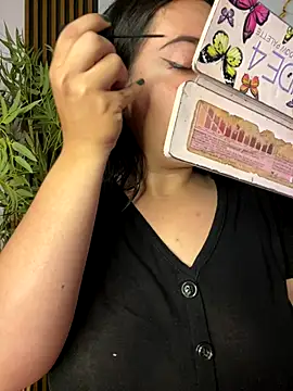 Snapshot of sara_roy04_ chatting on 09/18/25, 03:52 sara roy04  online show from 09/18/25, 03:52