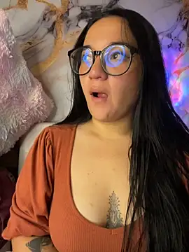 Snapshot of sara_roy04_ chatting on 09/23/25, 04:26 sara roy04  online show from 09/23/25, 04:26