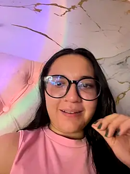 Snapshot of sara_roy04_ chatting on 09/24/25, 04:05 sara roy04  online show from 09/24/25, 04:05