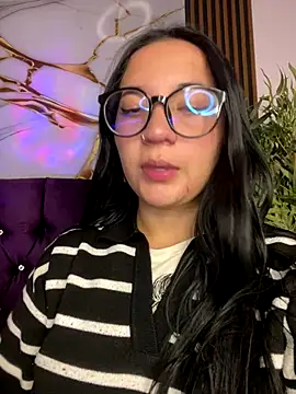 Snapshot of sara_roy04_ chatting on 09/26/25, 03:54 sara roy04  online show from 09/26/25, 03:54