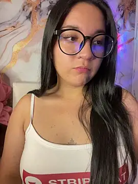 Snapshot of sara_roy04_ chatting on 09/30/25, 03:44 sara roy04  online show from 09/30/25, 03:44