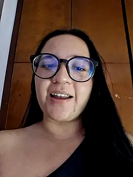 Snapshot of sara_roy04_ chatting on 10/08/25, 03:59 sara roy04  online show from 10/08/25, 03:59