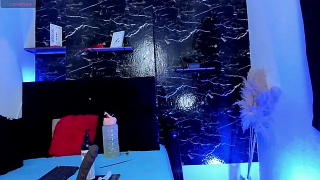 lyan hots online show from 10/04/25, 02:15