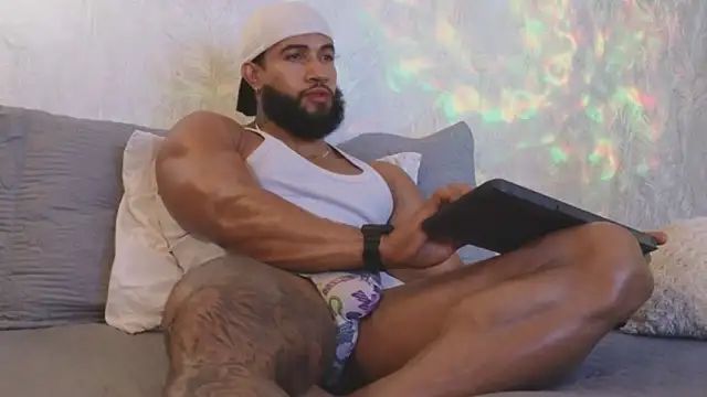 Snapshot of Osher_Cox chatting on 04/10/26, 01:11 Osher Cox online show from 04/10/26, 01:11